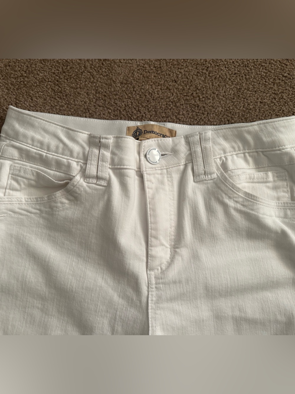 Democracy White Flare cropped/capri  Jeans with Frayed Hem Size 6 - Picture 3 of 8